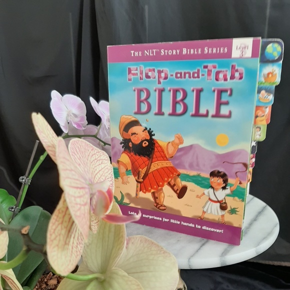 NWOT Flap and Tab Book for Little Fingers - Picture 1 of 4